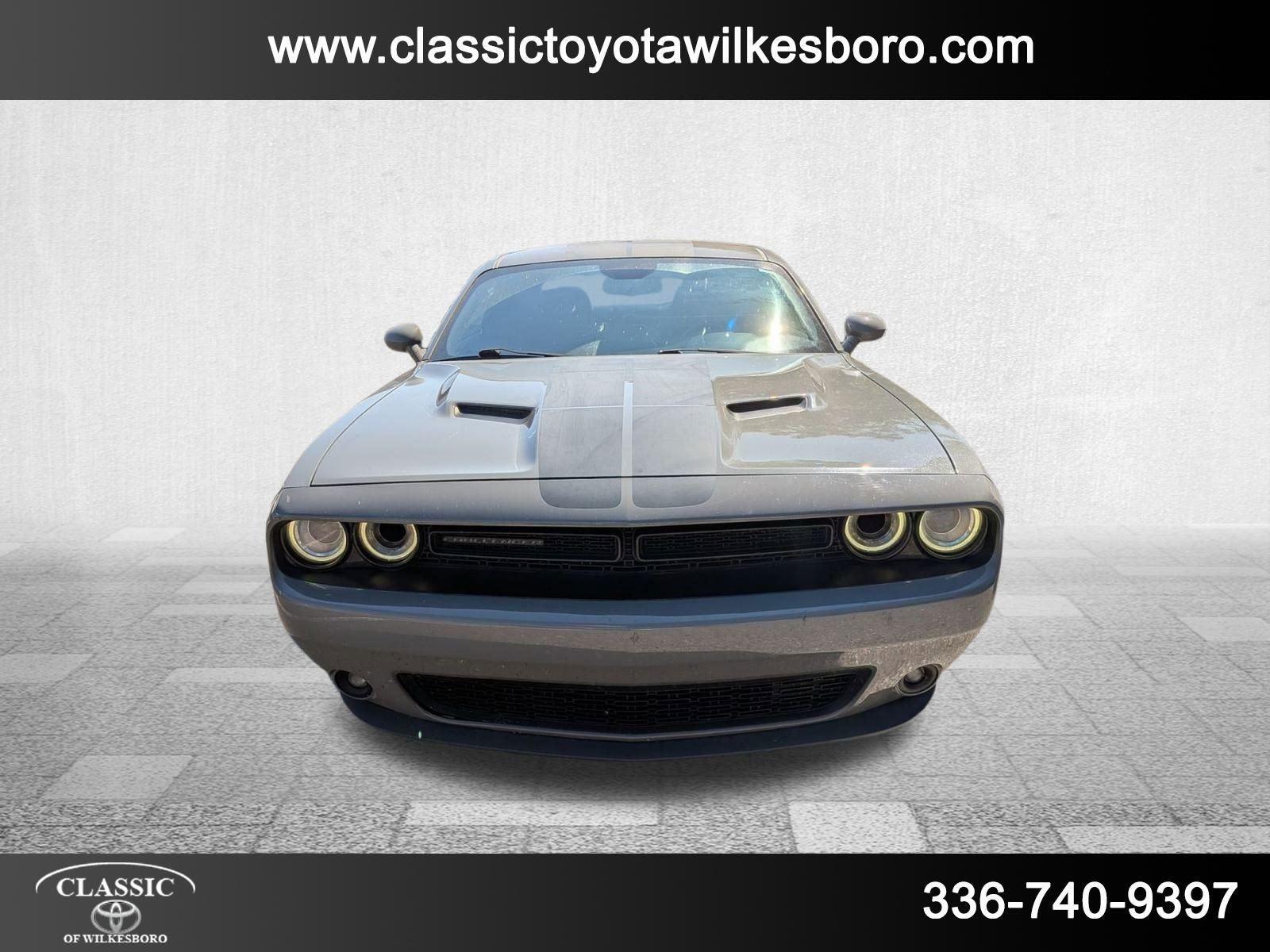 2017 Dodge Challenger SXT Plus photo 3