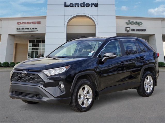 2021 Toyota RAV4 XLE's photo