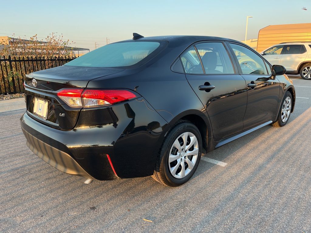 2023 Toyota Corolla LE photo 4