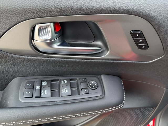 2025 Chrysler Pacifica photo 8