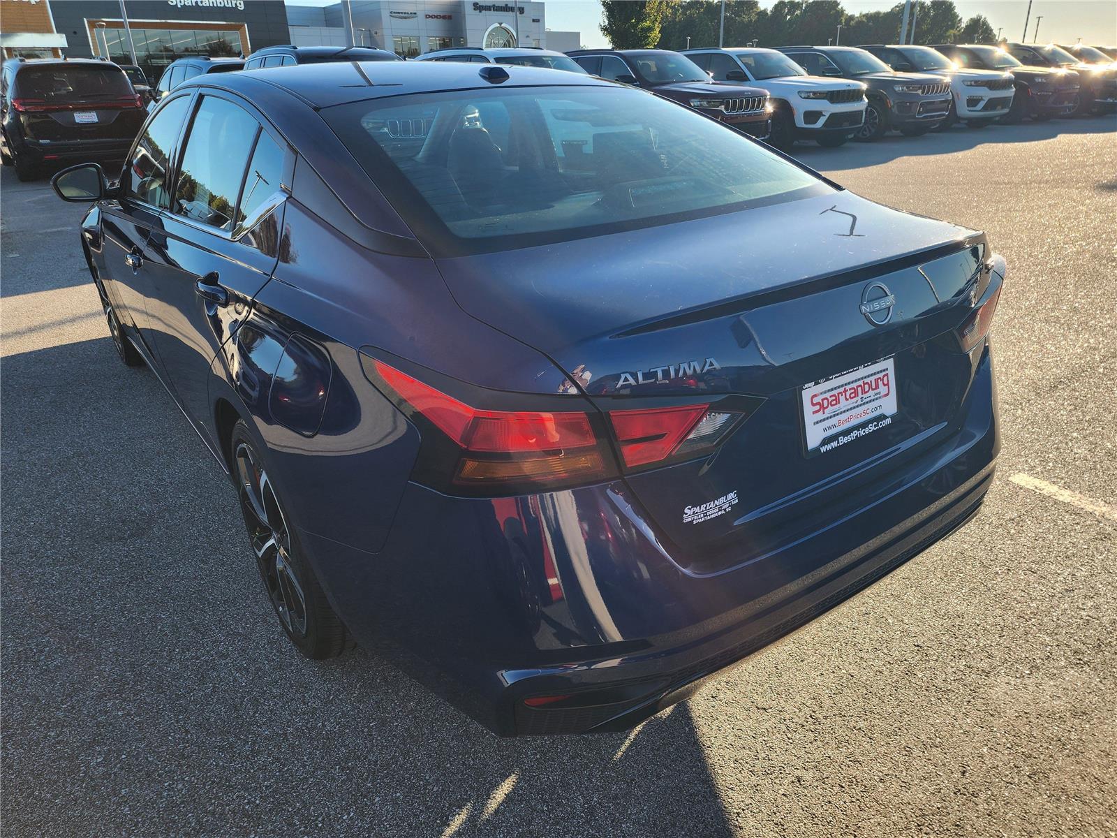 2024 Nissan Altima 2.5 SR photo 3