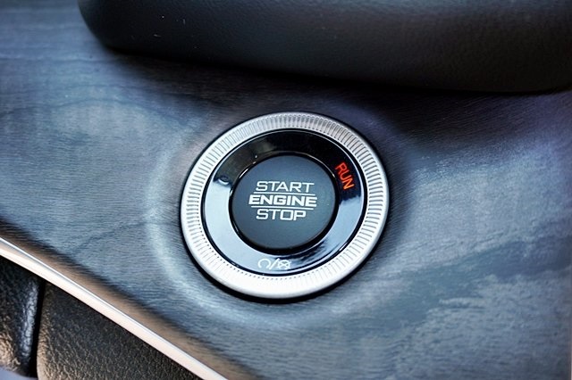 New 2023 Bright White Clear-Coat Exterior Paint Jeep 4xe image 35