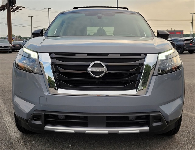 2025 Nissan Pathfinder Platinum photo 5