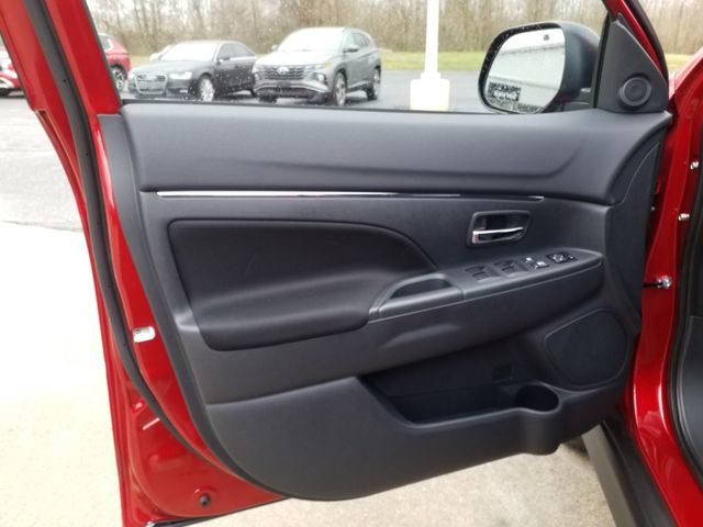 2025 Mitsubishi Outlander Sport LE photo 7