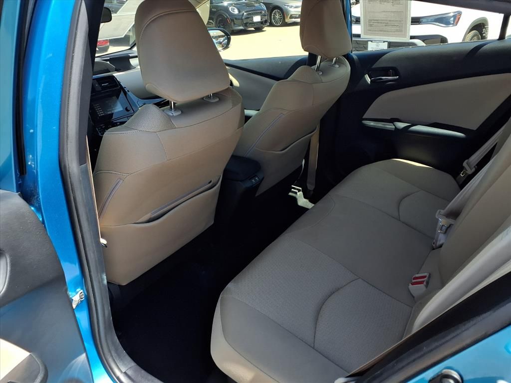 2019 Toyota Prius LE photo 15