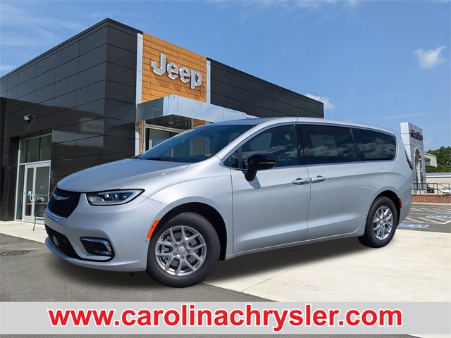 2026 Chrysler Pacifica Select's photo