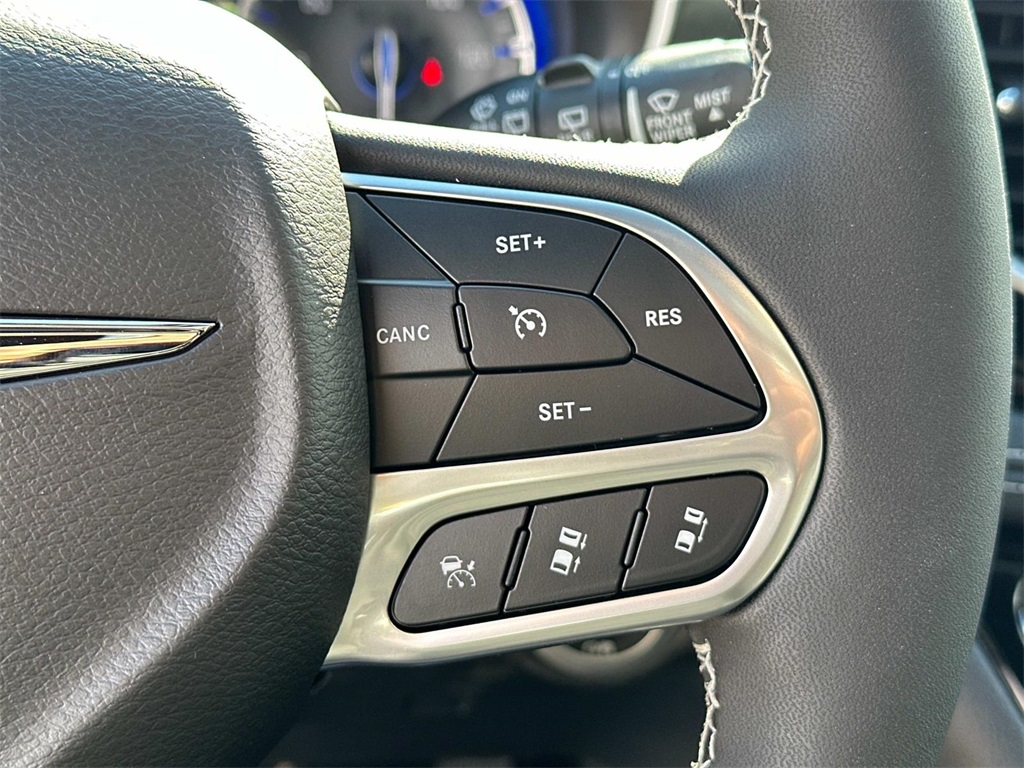 2025 Chrysler Pacifica photo 23