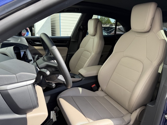 2025 Porsche Macan Electric 4 photo 5