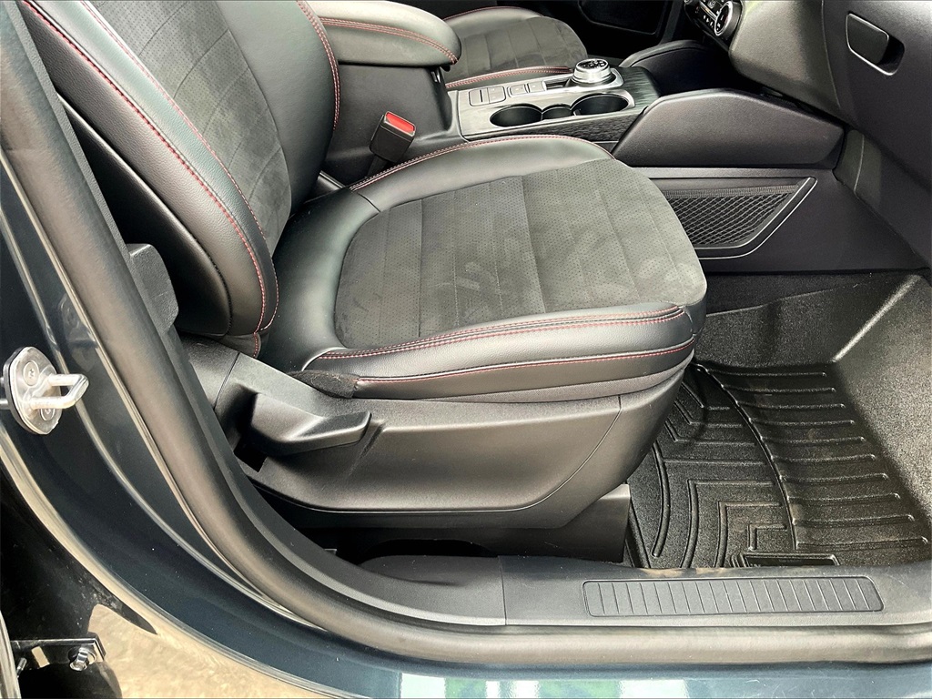 2022 Ford Escape SEL photo 33