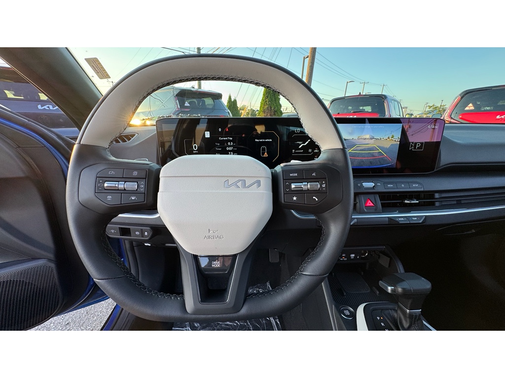 2025 Kia K4 GT-Line photo 9