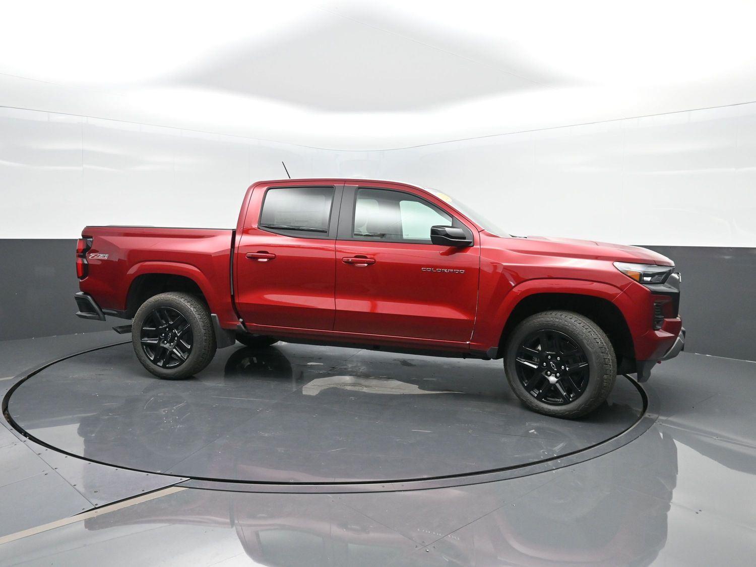 2025 Chevrolet Colorado Z71 photo 3