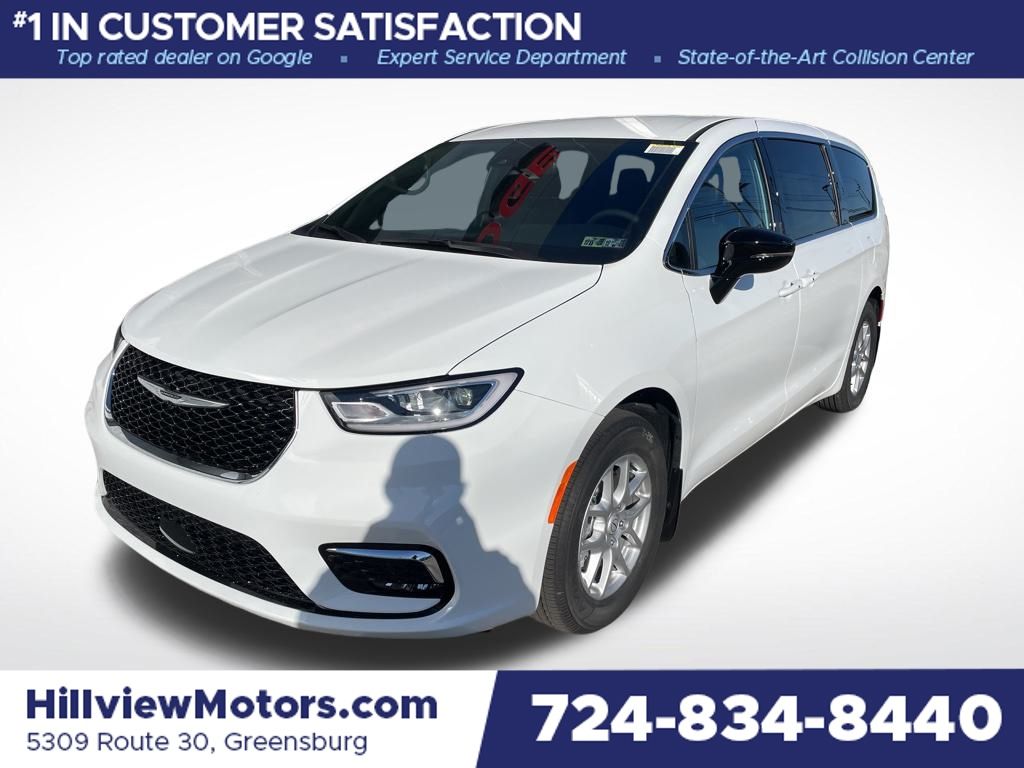 2026 Chrysler Pacifica Select's photo