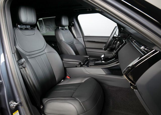 2025 Land Rover Range Rover Sport SE photo 2