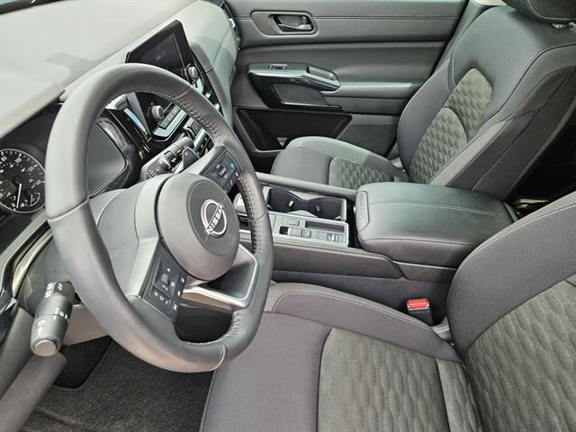 2024 Nissan Pathfinder SV photo 7