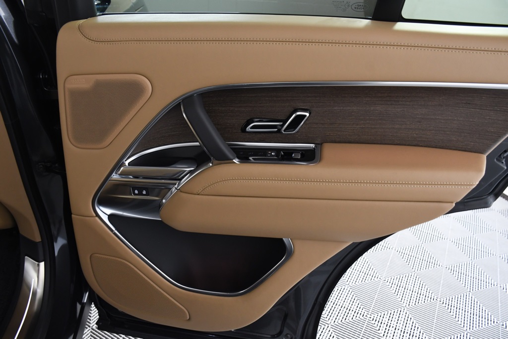 2025 Land Rover Range Rover SE photo 20
