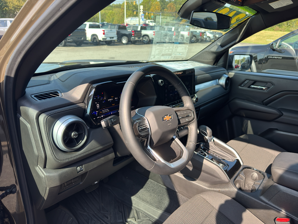 2024 Chevrolet Colorado LT photo 11