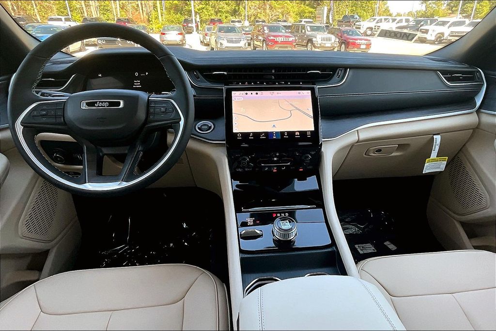 2025 Jeep Grand Cherokee Limited photo 10