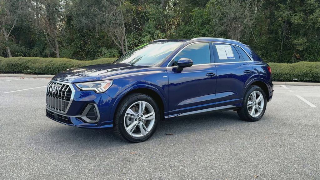 2023 Audi Q3 Premium Plus 45 TFSI photo 4