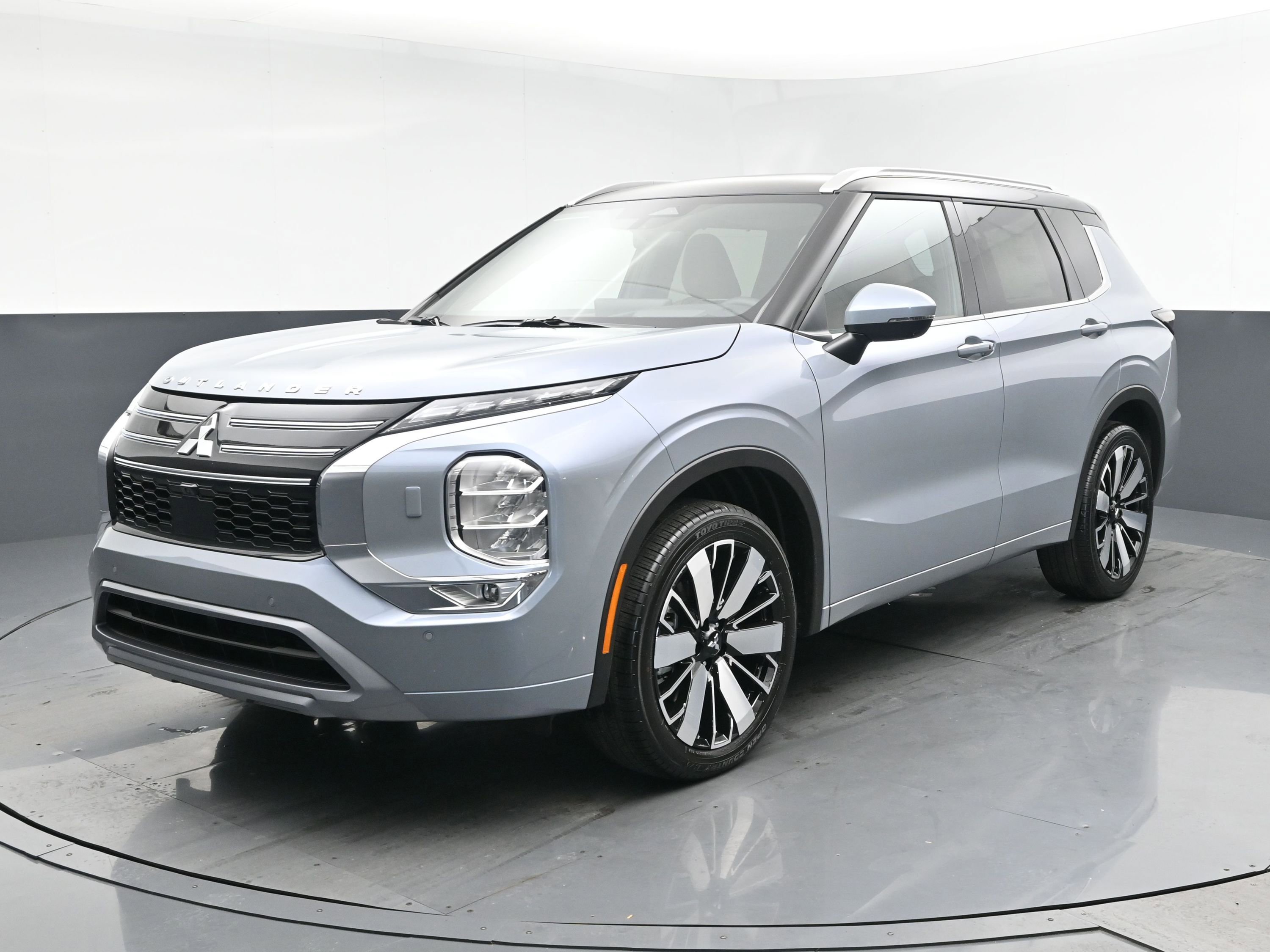 2025 Mitsubishi Outlander SEL's photo