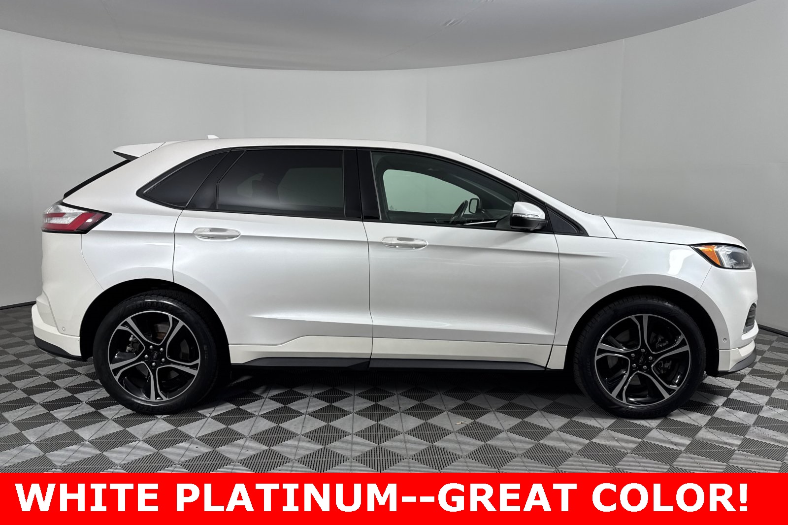 2019 Ford Edge ST photo 3