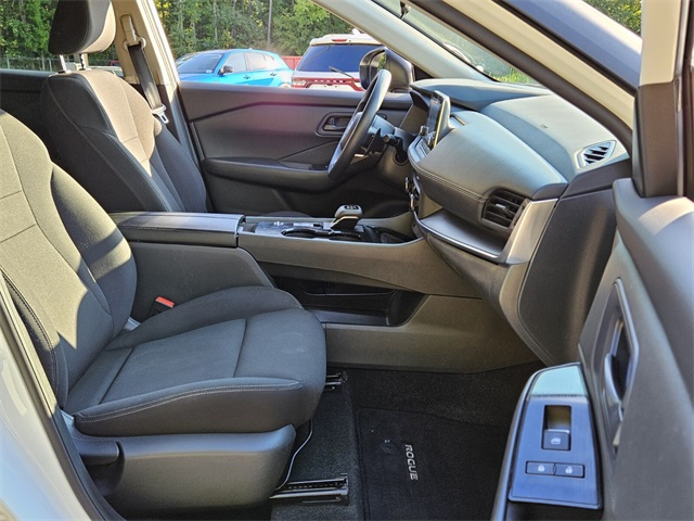 2024 Nissan Rogue S photo 13
