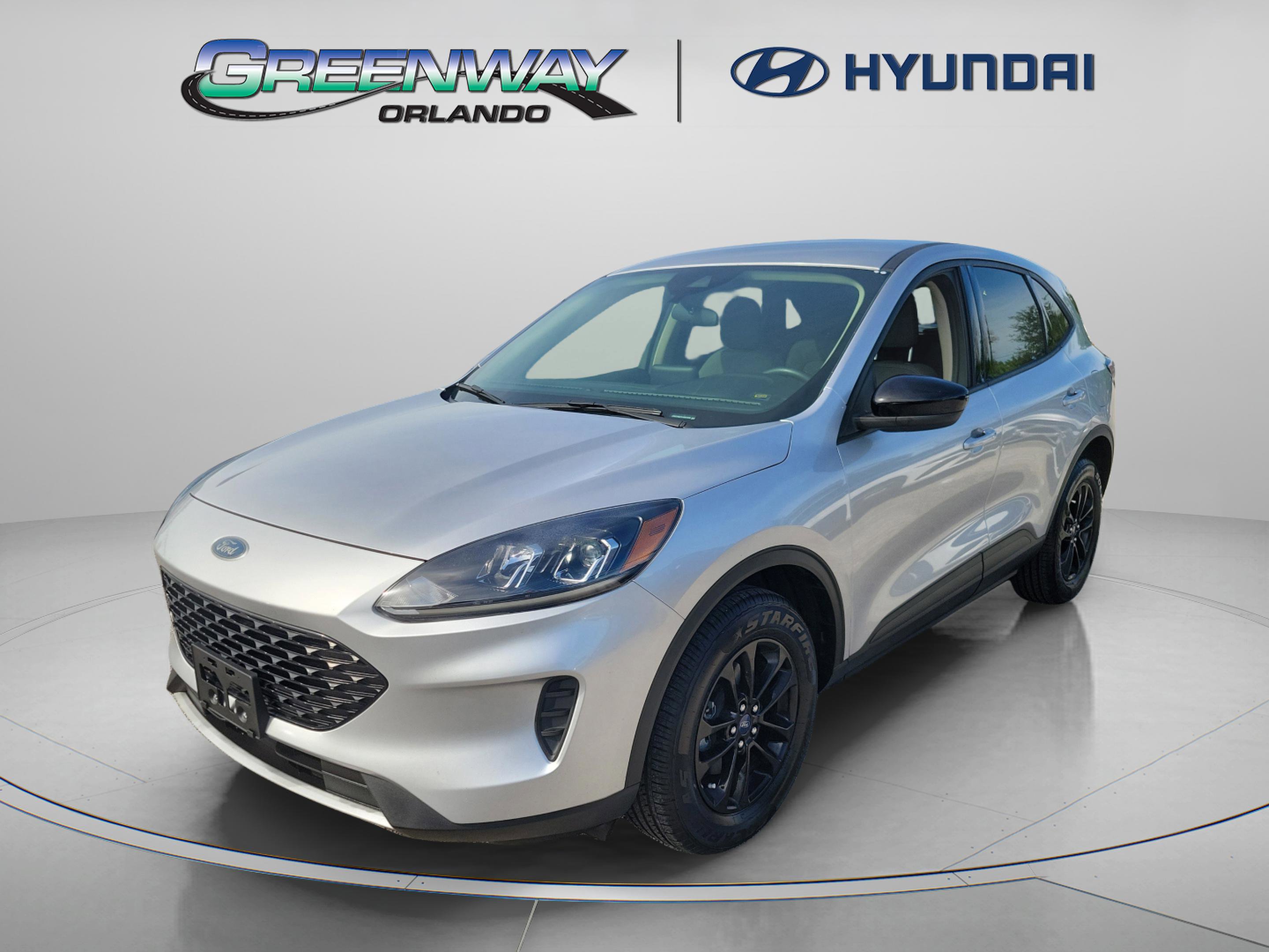 2020 Ford Escape SE Sport Hybrid photo 2