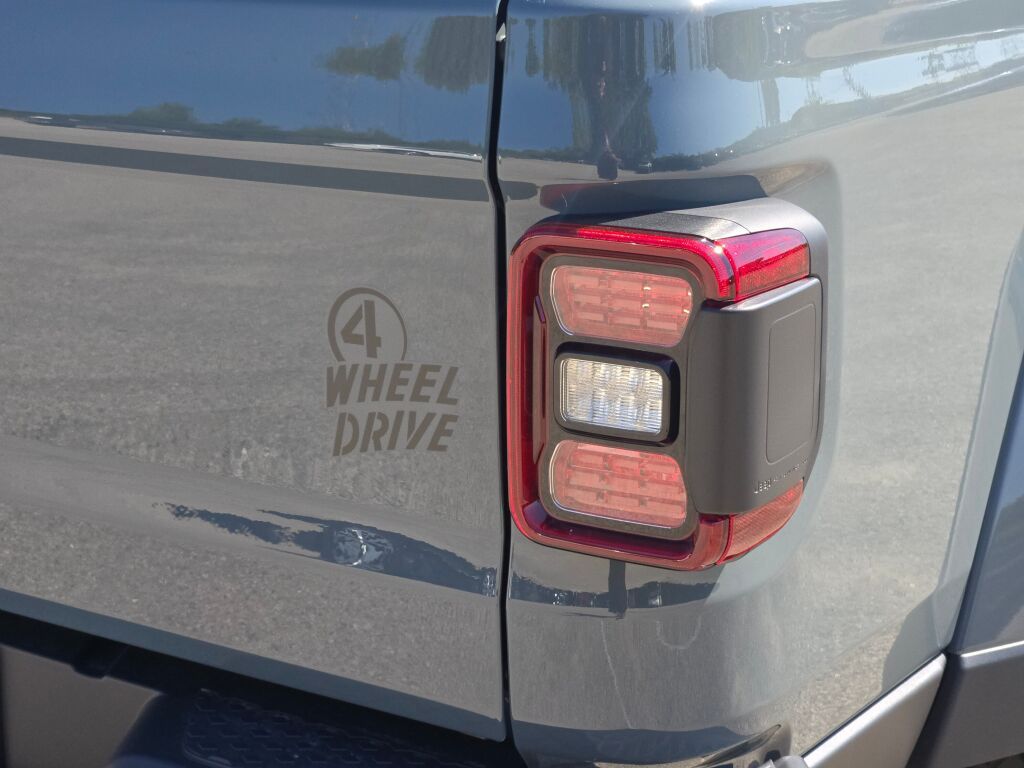 2025 Jeep Gladiator Willys photo 10