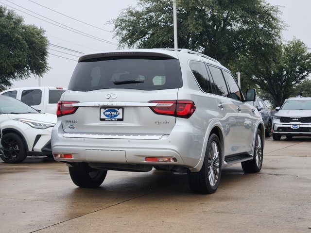 2019 Infiniti QX80 Luxe photo 3