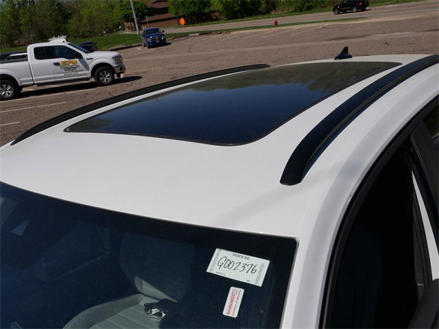 2025 Volkswagen Atlas Cross Sport SEL R-Line photo 2