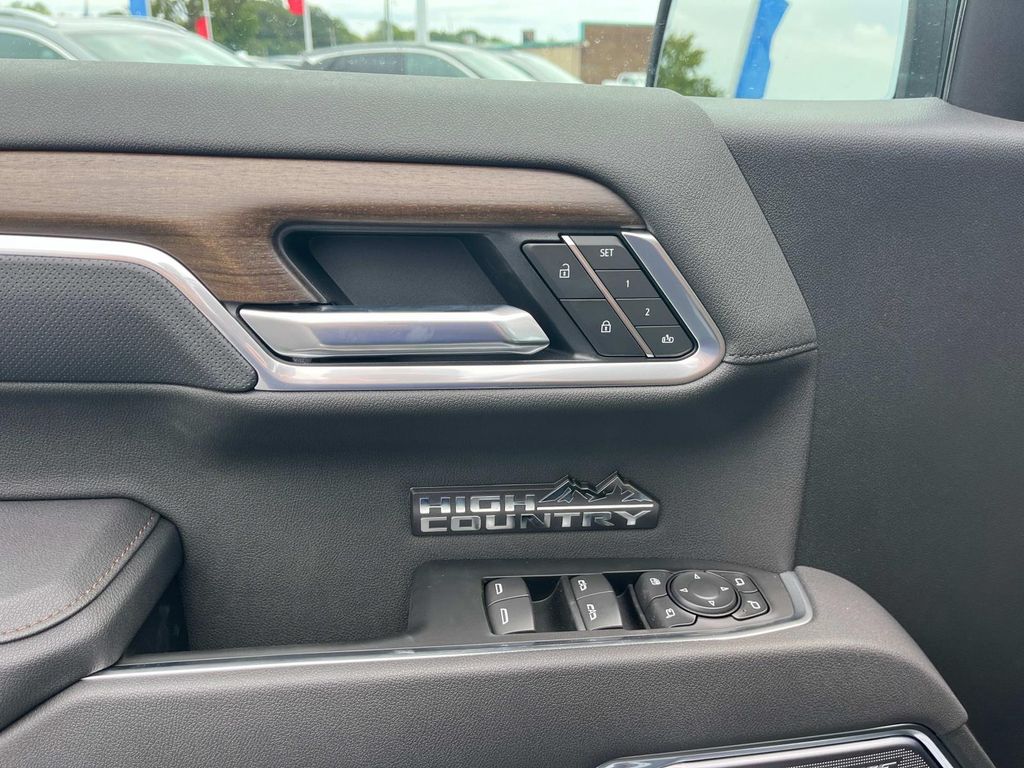 2026 Chevrolet Silverado 1500 High Country photo 12