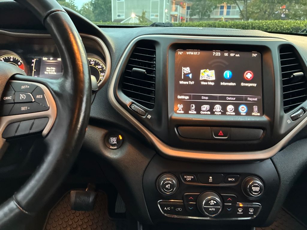 2016 Jeep Cherokee Latitude photo 18