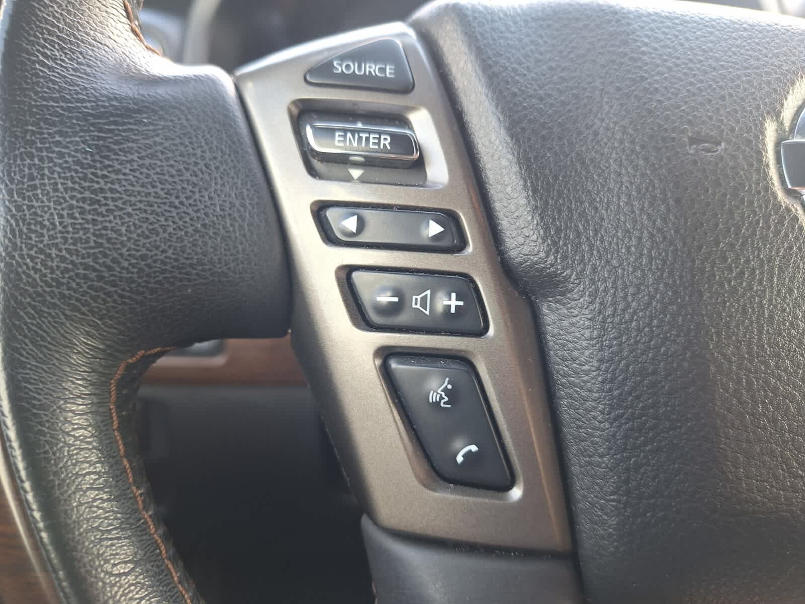 2021 Nissan Titan Platinum Reserve photo 13