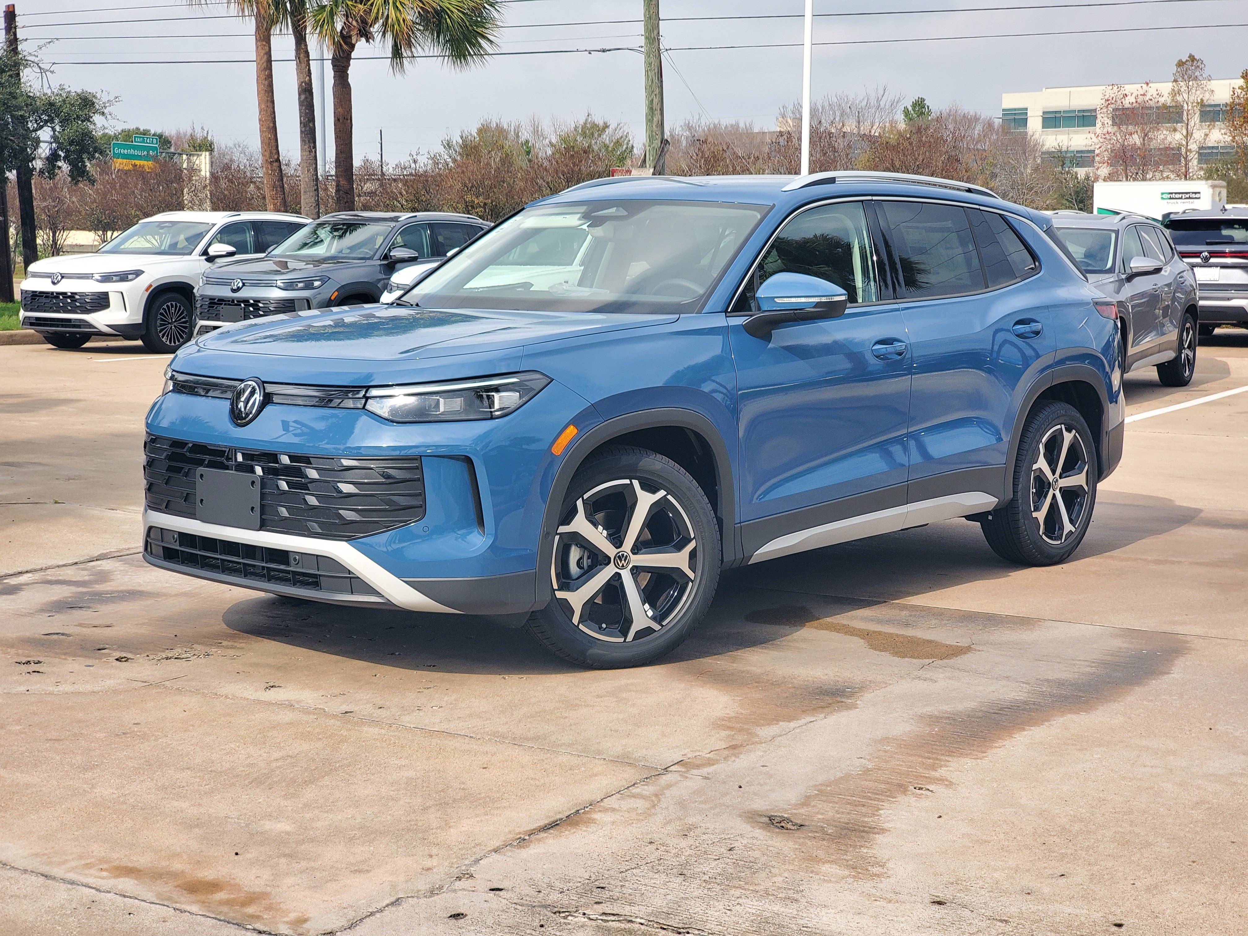 2026 Volkswagen Tiguan SE's photo