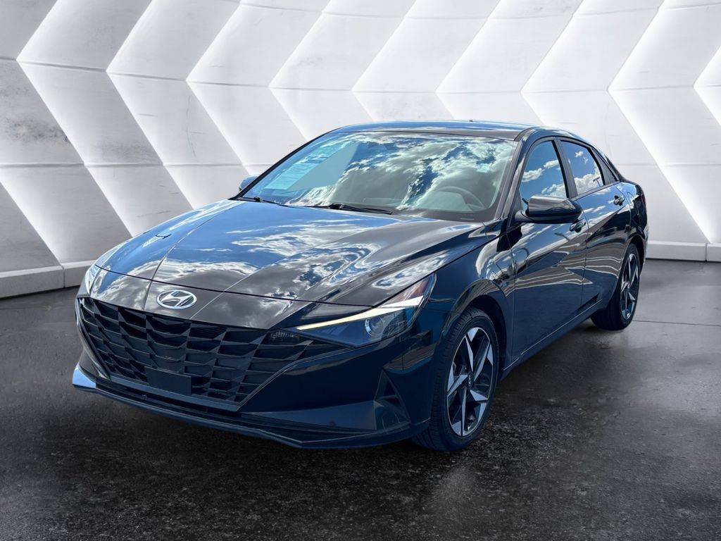 2023 Hyundai Elantra SEL photo 3