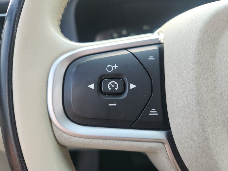 2019 Volvo XC60 T5 Momentum photo 22