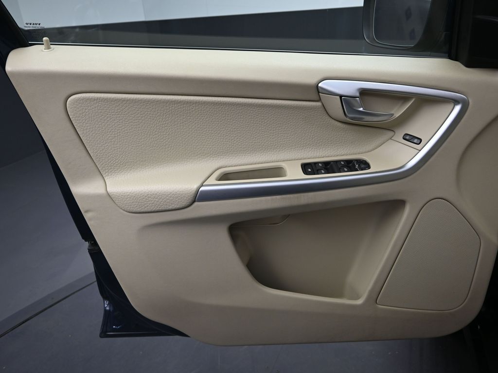 2012 Volvo XC60 T6 Premier Plus photo 10