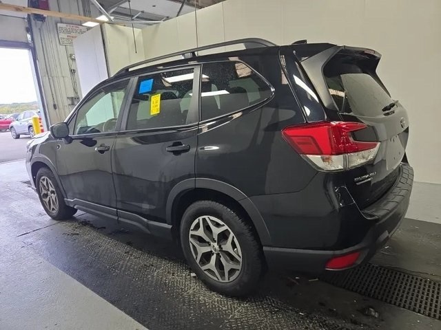 2020 Subaru Forester Premium photo 4