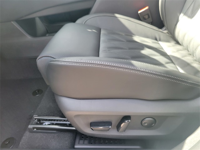 2026 Nissan Rogue Platinum photo 11