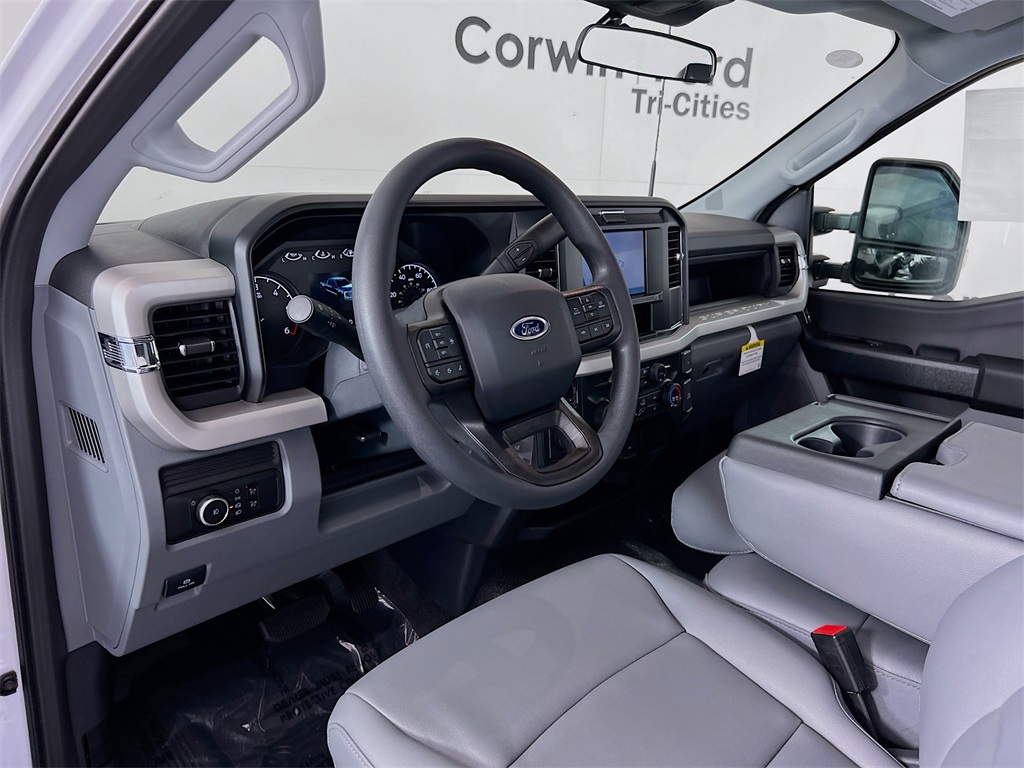 2025 Ford F-350 XL photo 3