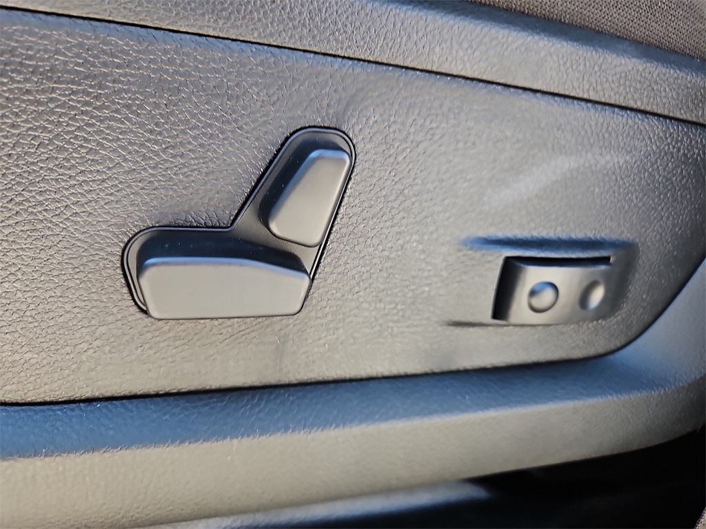 2025 Ram 3500 Big Horn photo 14
