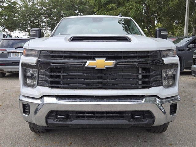 2025 Chevrolet Silverado 2500HD photo 3