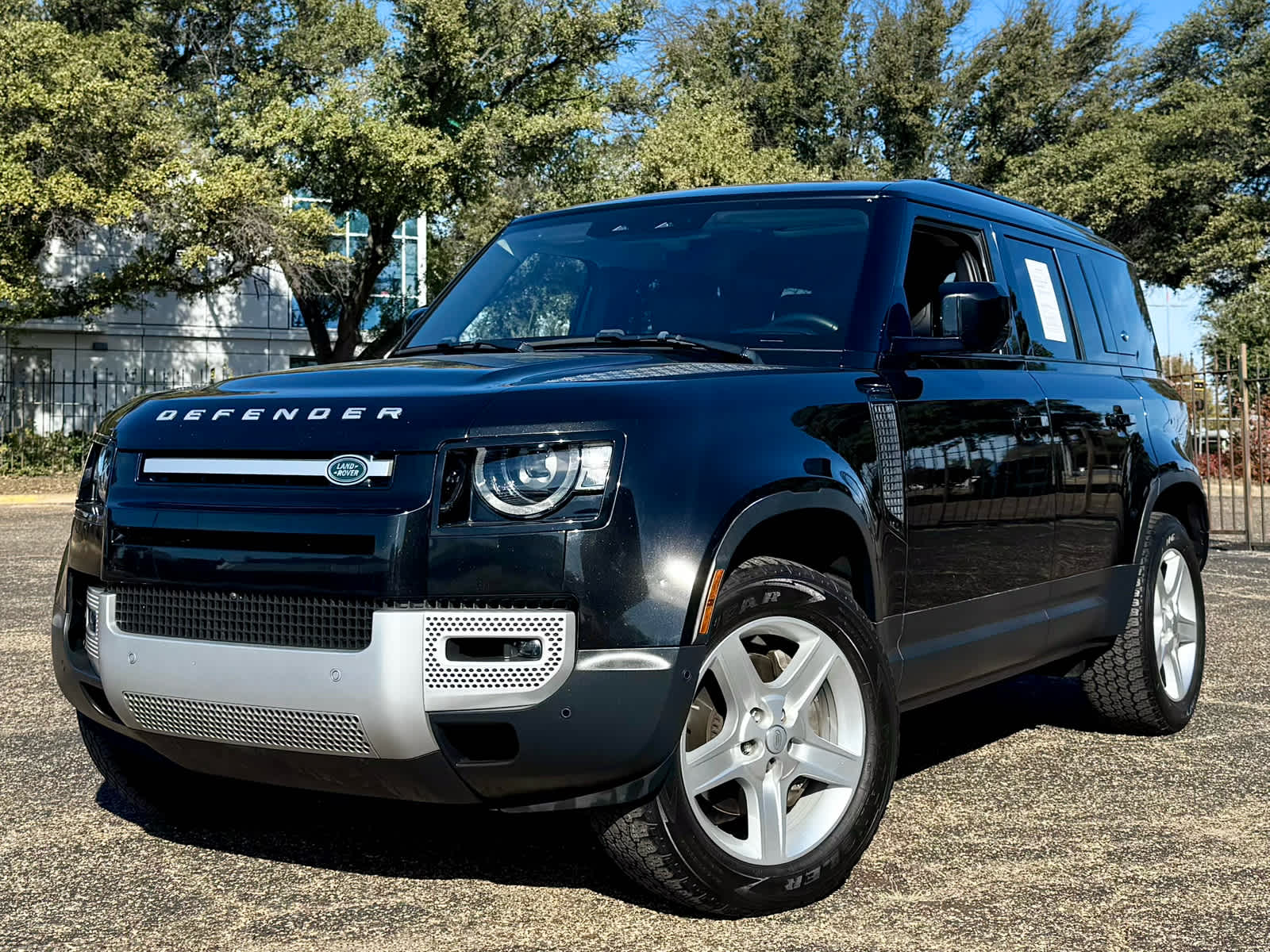 2020 Land Rover Defender HSE's photo