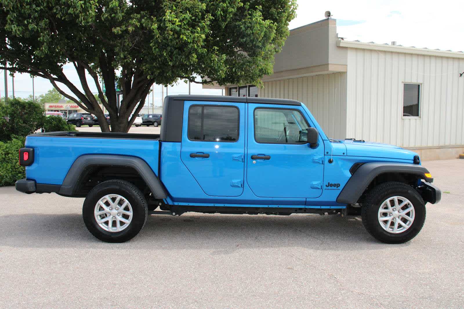 2023 Jeep Gladiator Sport S photo 3