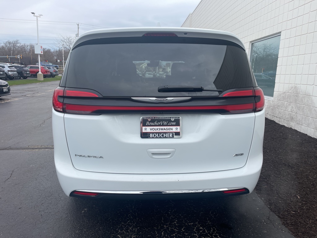 2022 Chrysler Pacifica Touring L photo 4