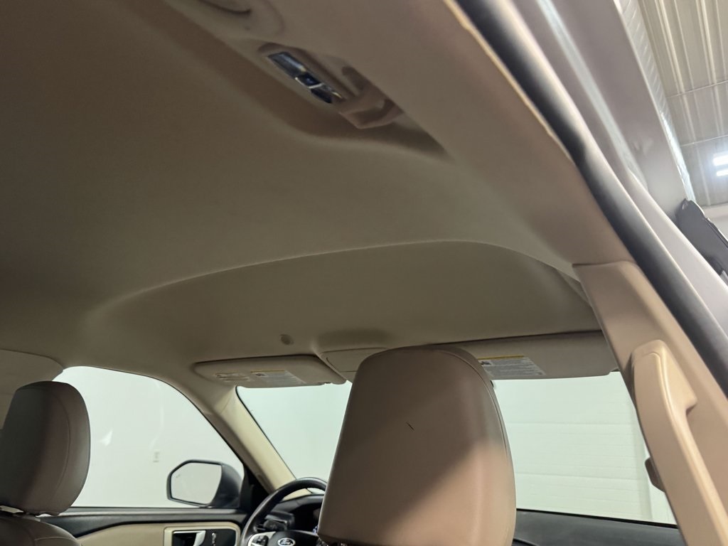 2023 Ford Explorer XLT photo 16