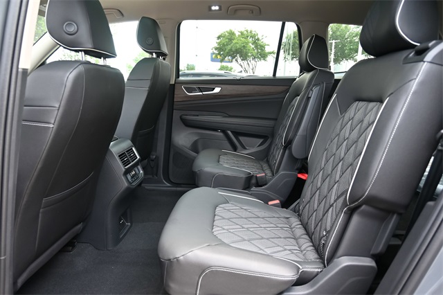 2025 Volkswagen Atlas SEL Premium R-Line photo 16