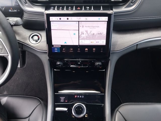 2025 Jeep Grand Cherokee Limited photo 12