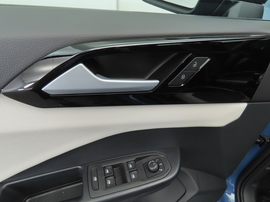 2025 Volkswagen Taos S photo 21