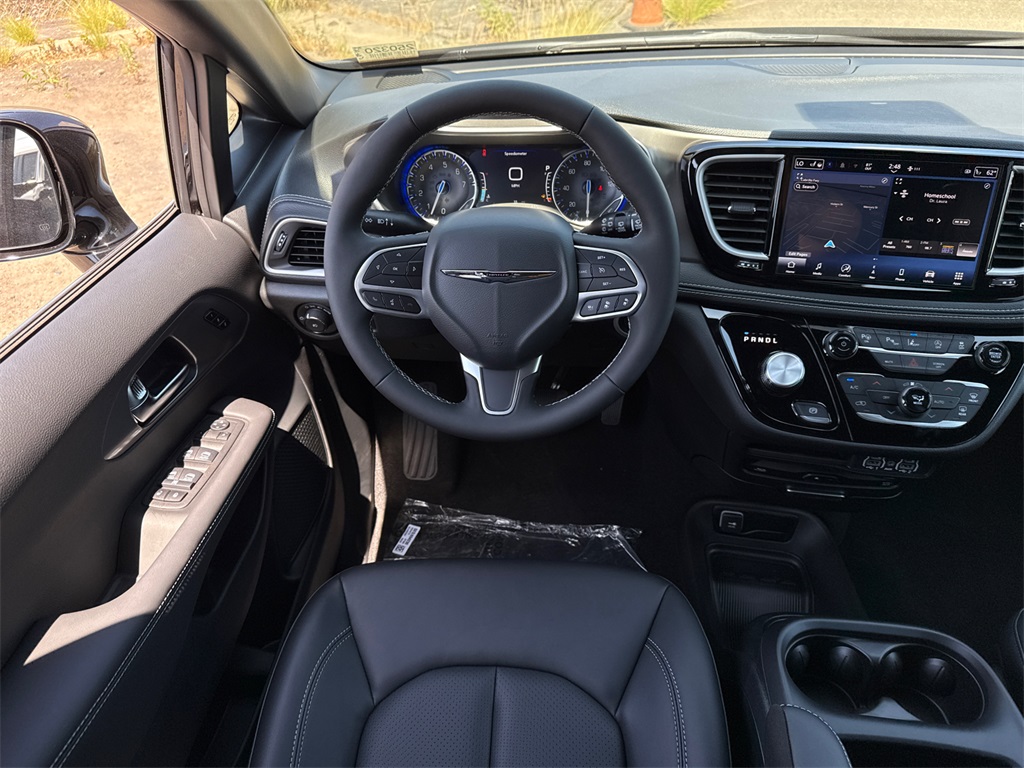 2025 Chrysler Pacifica photo 23