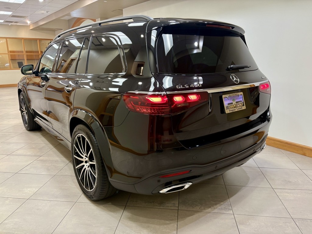 2026 Mercedes Benz GLS 450 4MATIC photo 2
